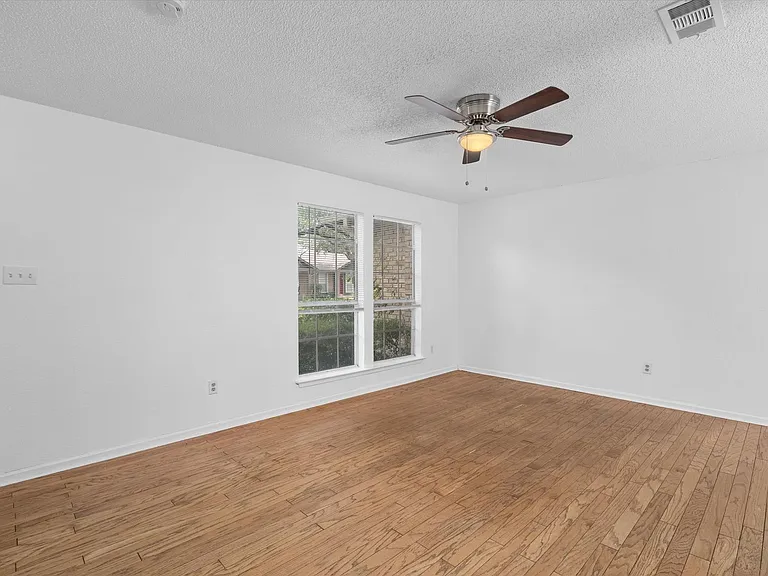 1015 E Yager Ln #79 — Photo 4