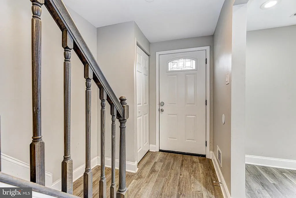 3 bed, 1.5 bath, 1763 sqft, $2,400 — Photo 2