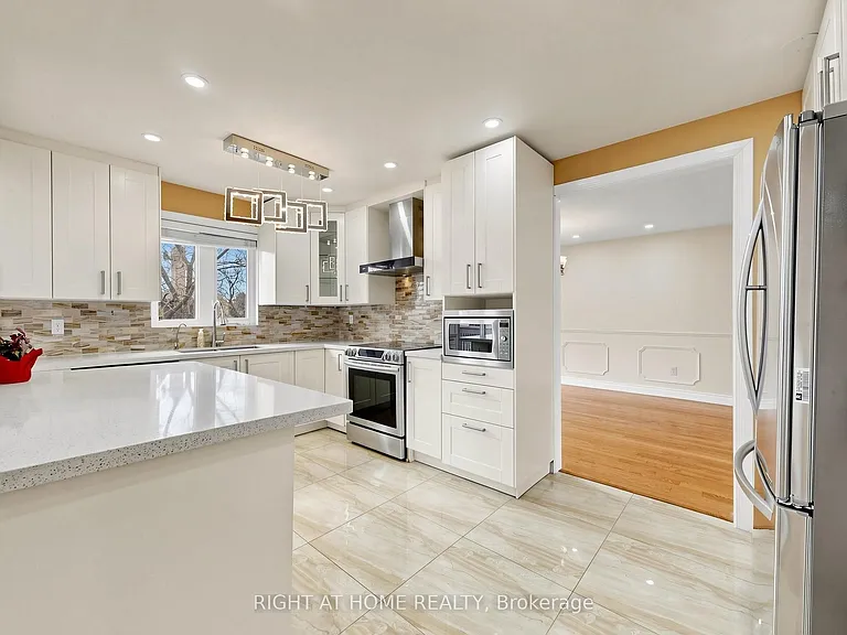 86 Howlett Ave — Photo 17
