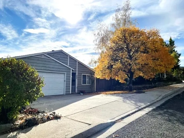 1402 Flume Ct, Yreka, CA 96097