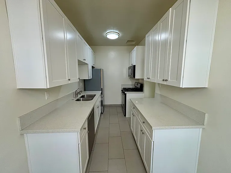 169 N La Peer Dr #6 — Photo 4