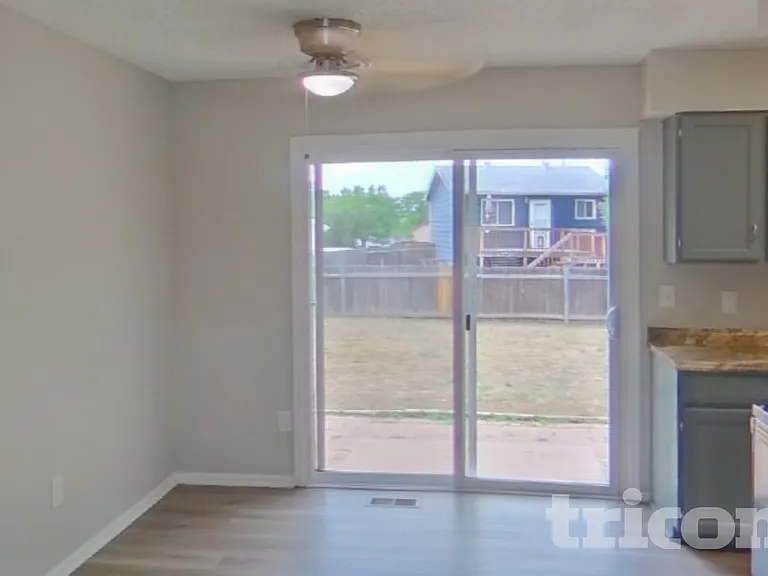1075 Keith Dr — Photo 3
