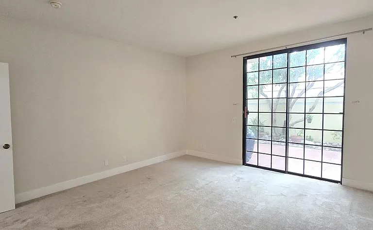 235 S Holliston Ave #113 — Photo 13