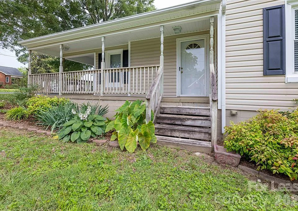 123 E 2nd St