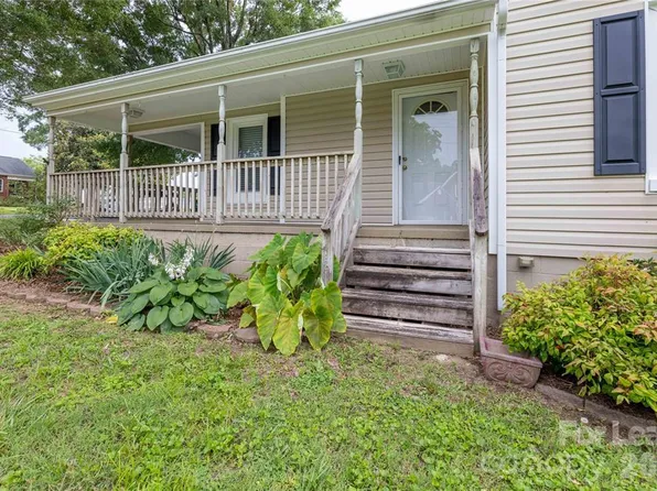 123 E 2nd St, Oakboro, NC 28129