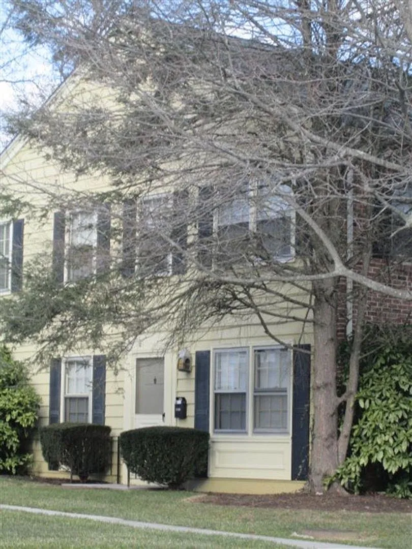 3 Bedroom 2.5 Bath Townhouse — Photo 1