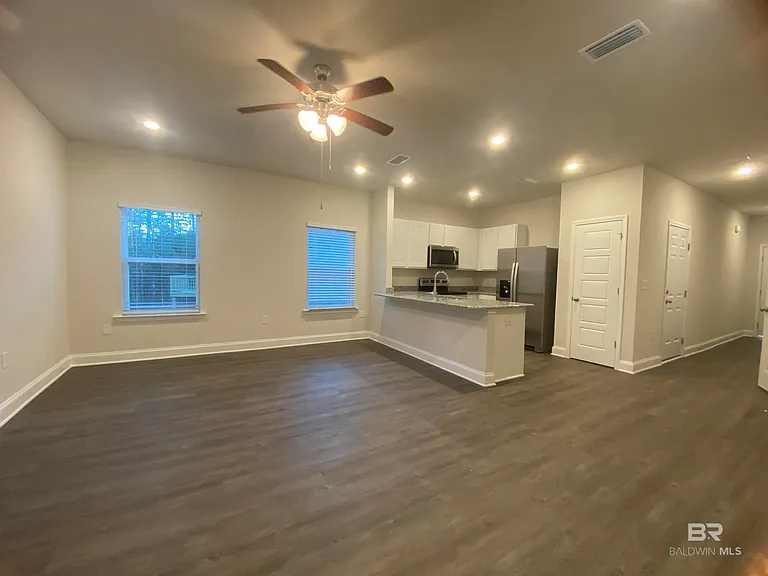 6685 Spaniel Dr — Photo 2