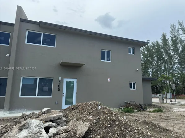 205 NW 159th St, Miami, FL 33169