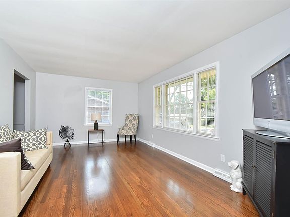 4th image of 2912 Argyle Dr