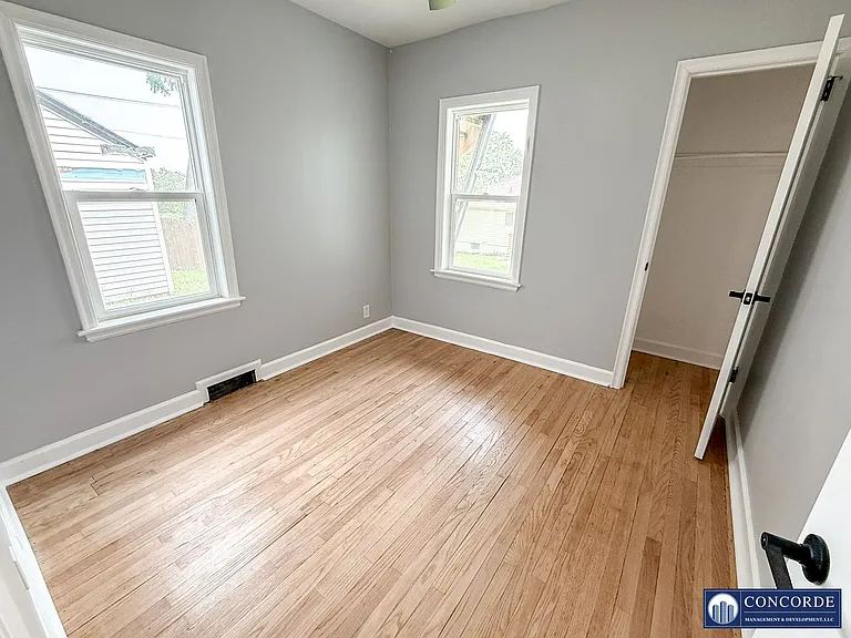 3210 S 48th St — Photo 8