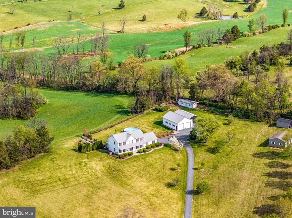 180 Holstein Ln, Toms Brook, VA 22660