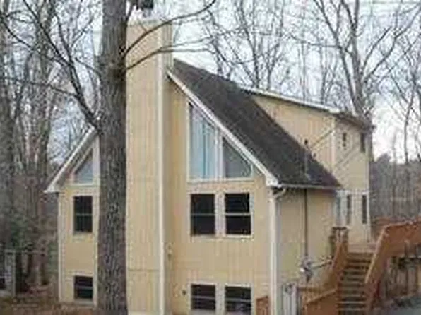 245 Hyland Dr, East Stroudsburg, PA 18301