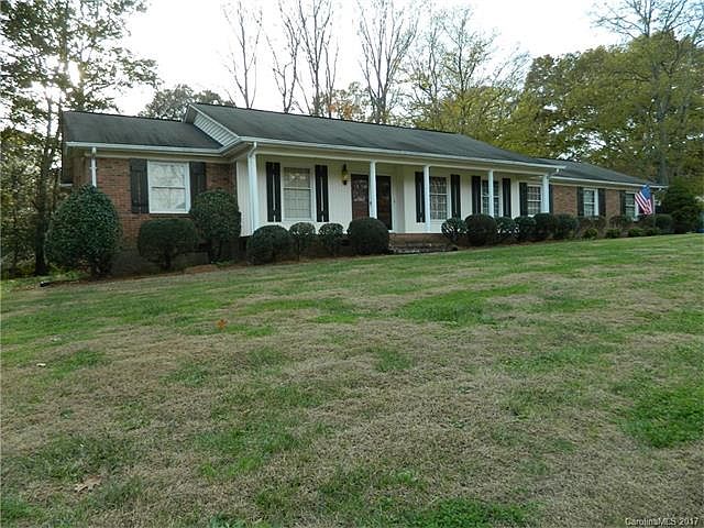 1st image of 915 Rollingwood Dr