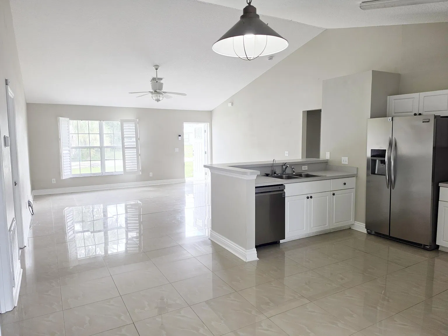 3 bed, 2.0 bath, 1280 sqft, $2,495 — Photo 3
