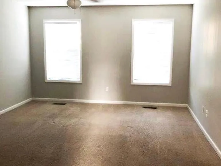 124 N Springview Dr — Photo 15