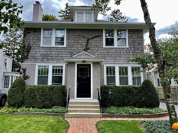 3rd image of 819 Oakwood Ave