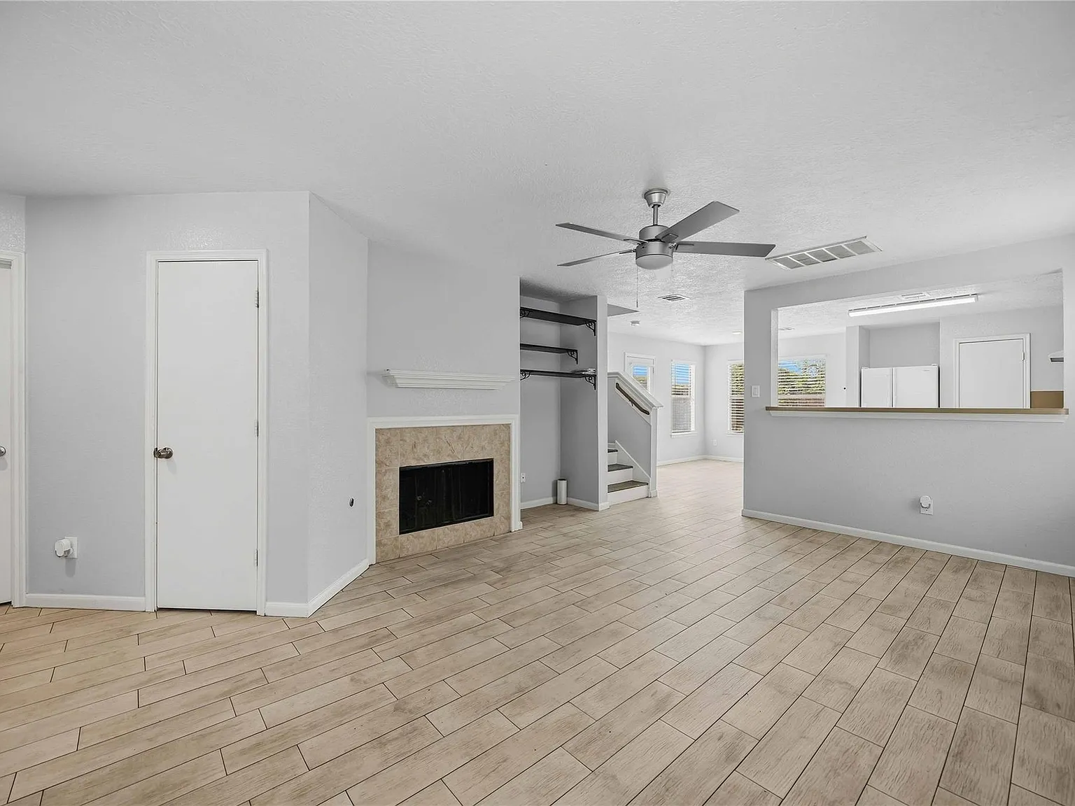3 bed, 2.5 bath, 1817 sqft, $1,900 — Photo 1