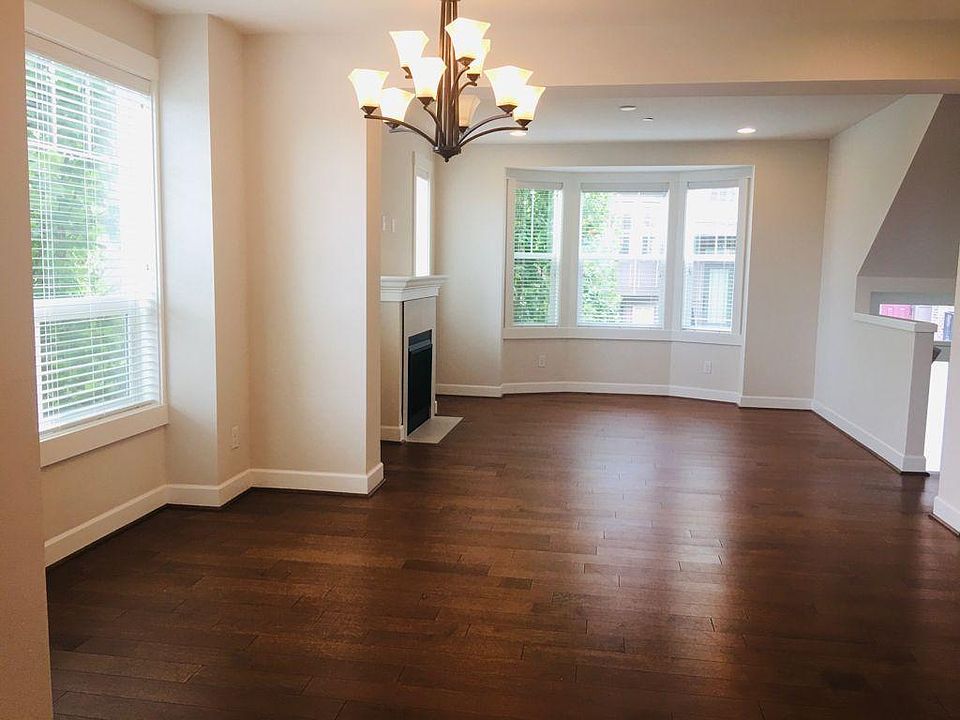 Sitting and dining room