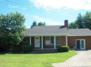 204 E Hawk Ln, Oaktown, IN 47561