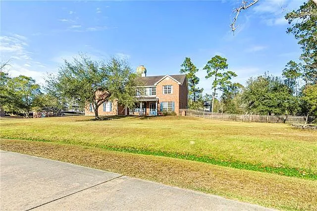1024 Claire Dr — Photo 2