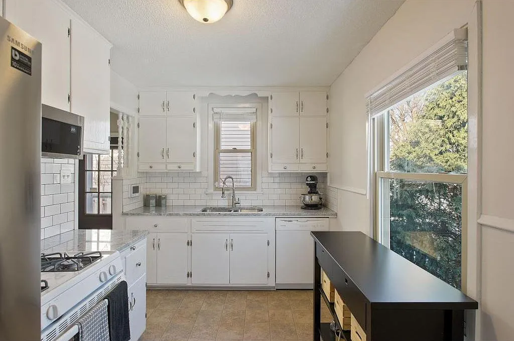 3 Bedroom Single Family Home — Photo 3