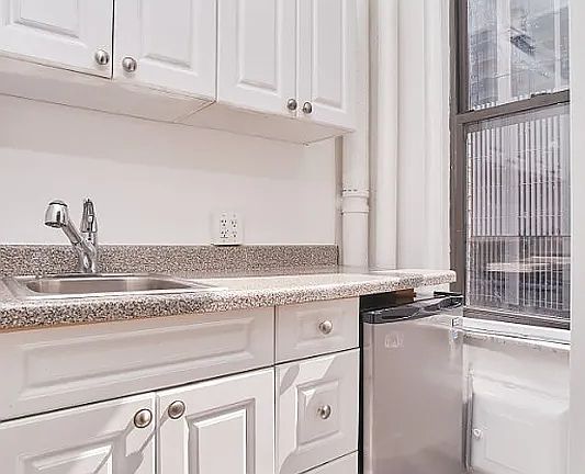 2nd image of 135 E 50th St APT 8C
