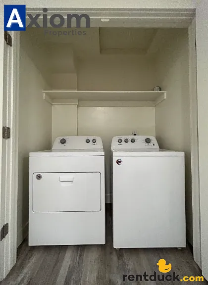 Beautiful 3 bedroom 1 bathroom apartment available now! — Photo 6