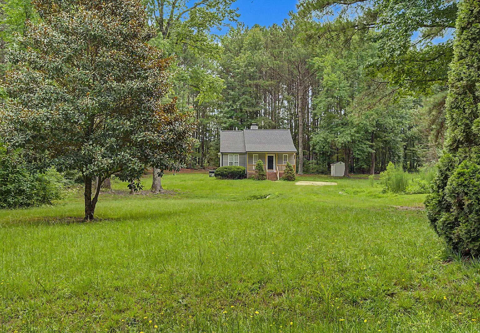 3 bed, 2.0 bath, 1084 sqft, $1,825 — Photo 3