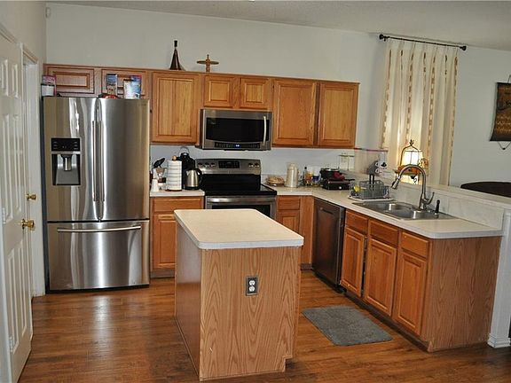 4th image of 7116 Park Creek Cir E