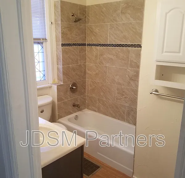 1260 Vine St #4 — Photo 12