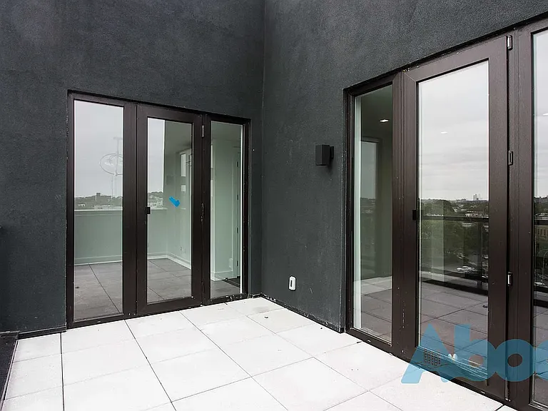 980 Halsey St #Penthouse 7C — Photo 2