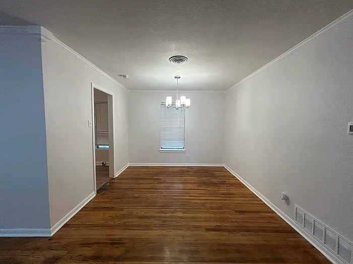 3 bed, 1.0 bath, 1071 sqft, $800 — Photo 3