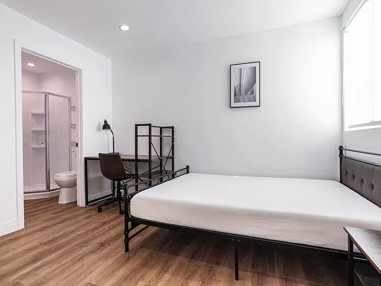 1651 W 37th Pl — Photo 6