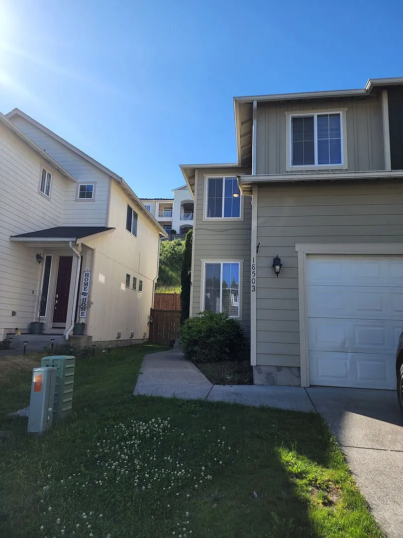 Fredrickson Area 3 Bedroom, 2.5 Bathroom Puyallup Home With Den Silver Pointe Community — Photo 3