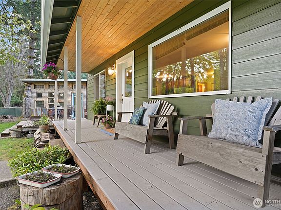 5th image of 21 E Lakeshore Place