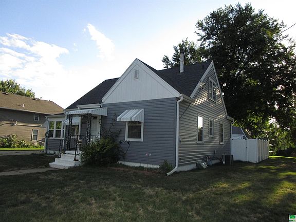 3rd image of 2201 S Helen St