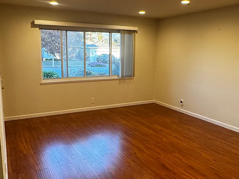41685 Gifford St — Photo 5