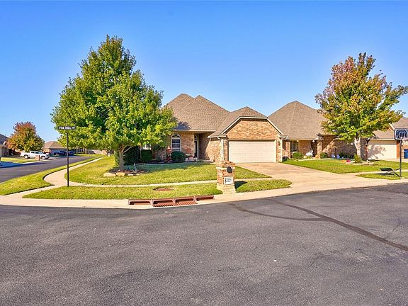 3rd image of 12221 Fox Hill Way