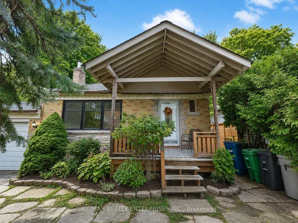 10 Colonial Ave, Toronto, ON M1M 2C2