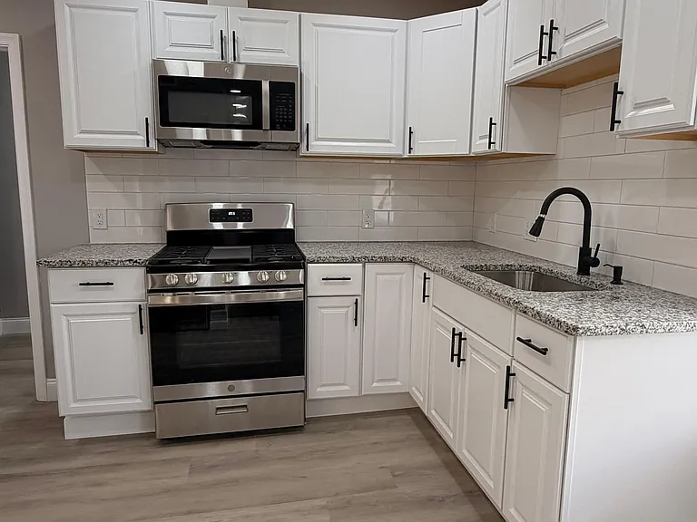 516 E Marshall St #2 — Photo 1