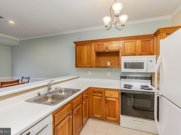 4th image of 600 Squire Ln APT 2H