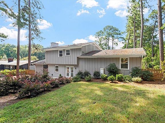 4th image of 2120 Hillock Dr