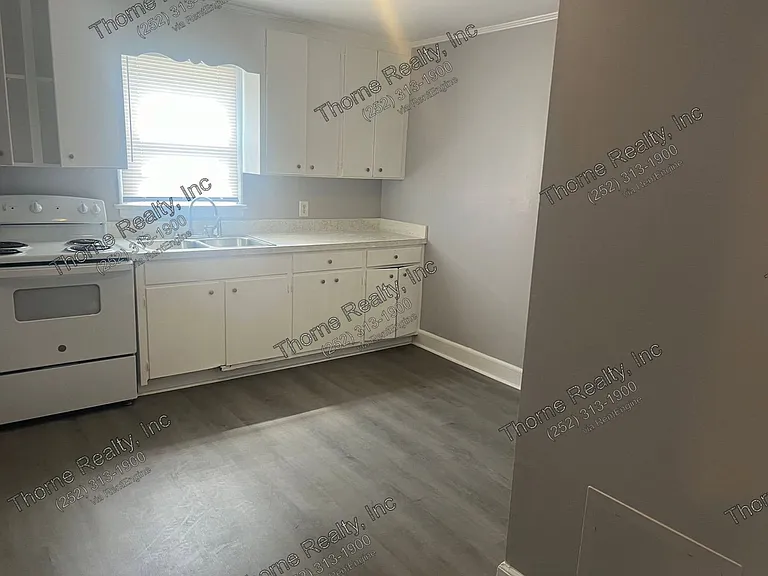 513 Buick St — Photo 2