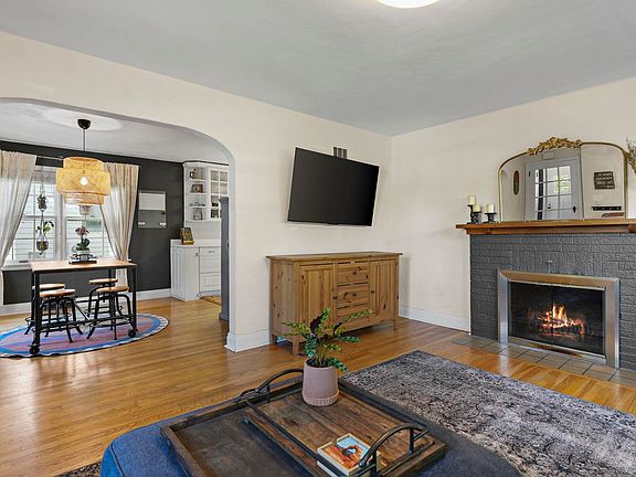 5th image of 2755 Kendall Ave