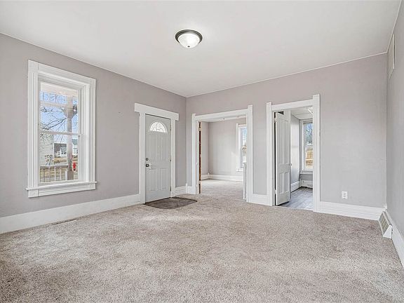 5th image of 108 Lincoln St