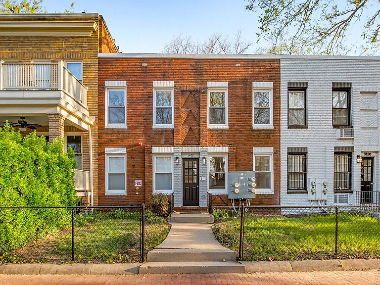 1428 A St SE #2 — Photo 4