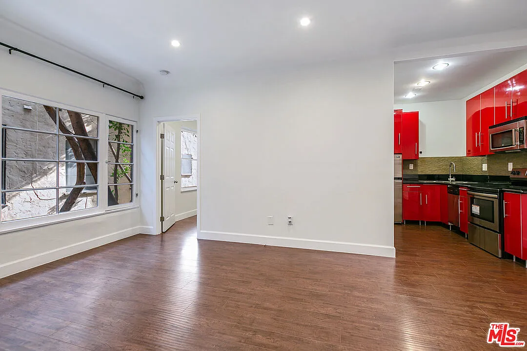 Building Photo - 7229 Willoughby Ave #2
