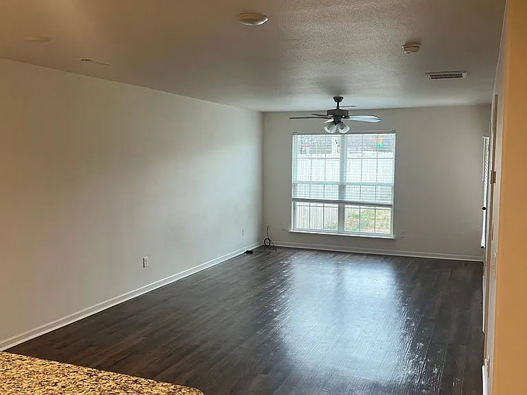 102 Anita Plz — Photo 23