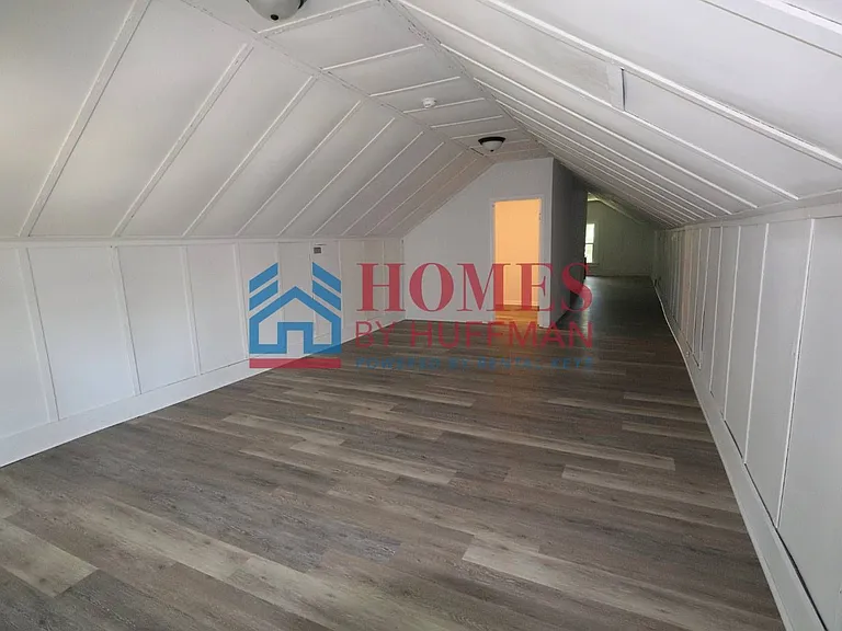 610 E Gum St — Photo 17