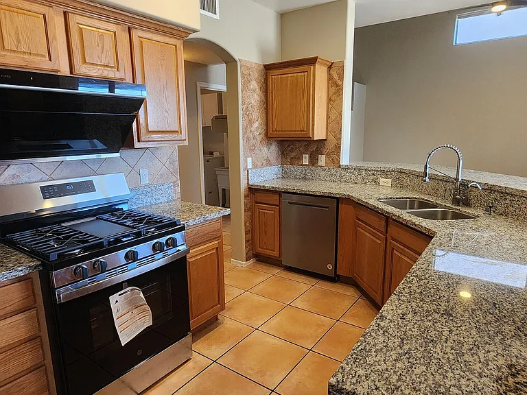 5453 N Little River Ln — Photo 4